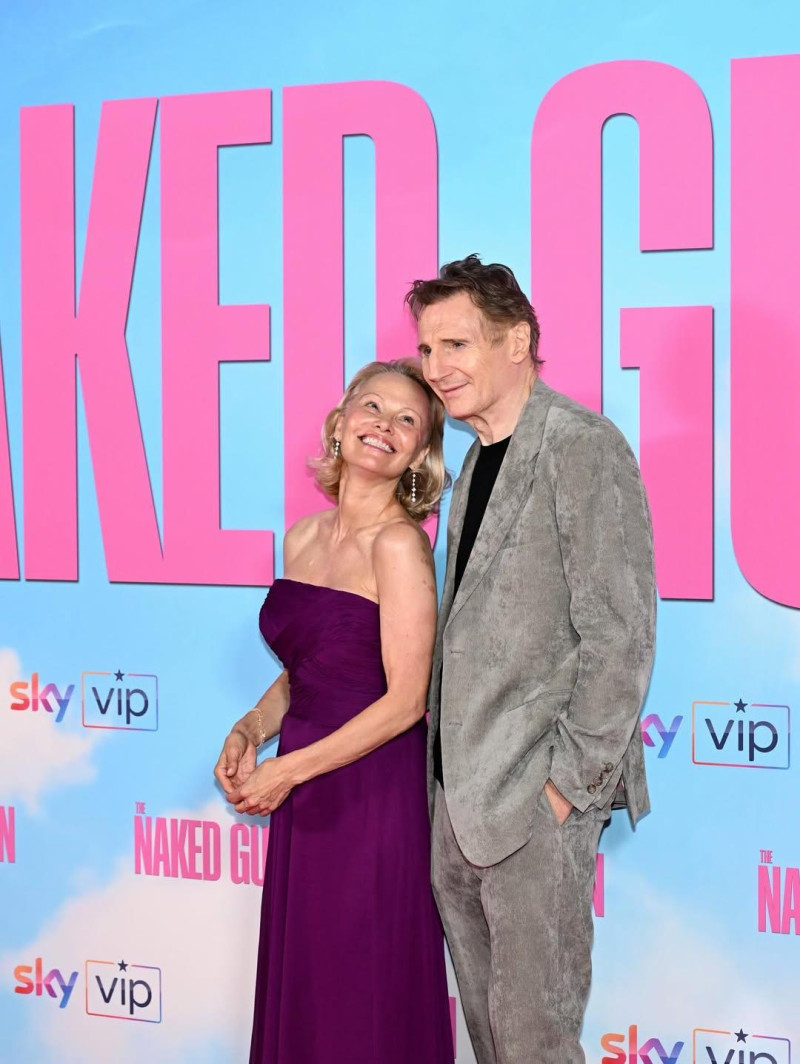Pamela Anderson y Liam Neeson.