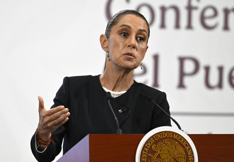 La presidenta de México, Claudia Sheinbaum, habla durante su conferencia de prensa diaria en el Palacio Nacional en la Ciudad de México el 26 de agosto de 2025