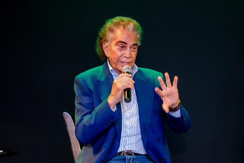 El cantante venezolano José Luis Rodríguez (El Puma) la noche del 1 de septiembre de 2025 en el bar del Teatro Nacional.