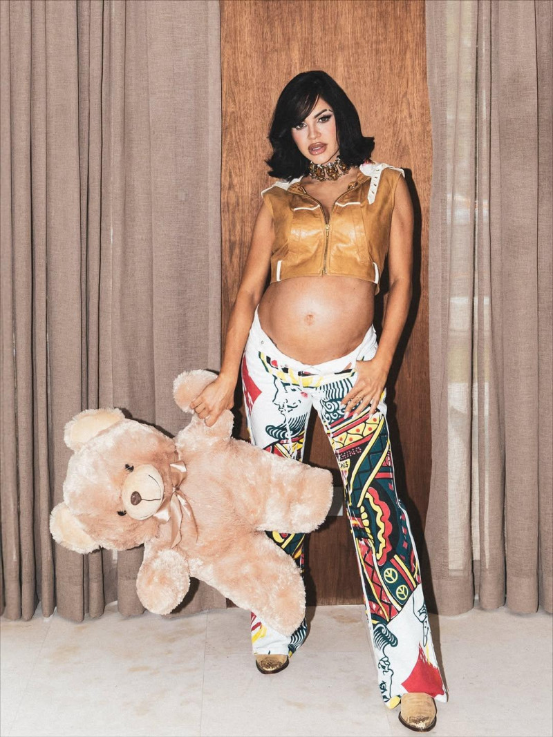 Natti Natasha revelará sexo del bebé que espera durante su actuación en Premios Juventud.