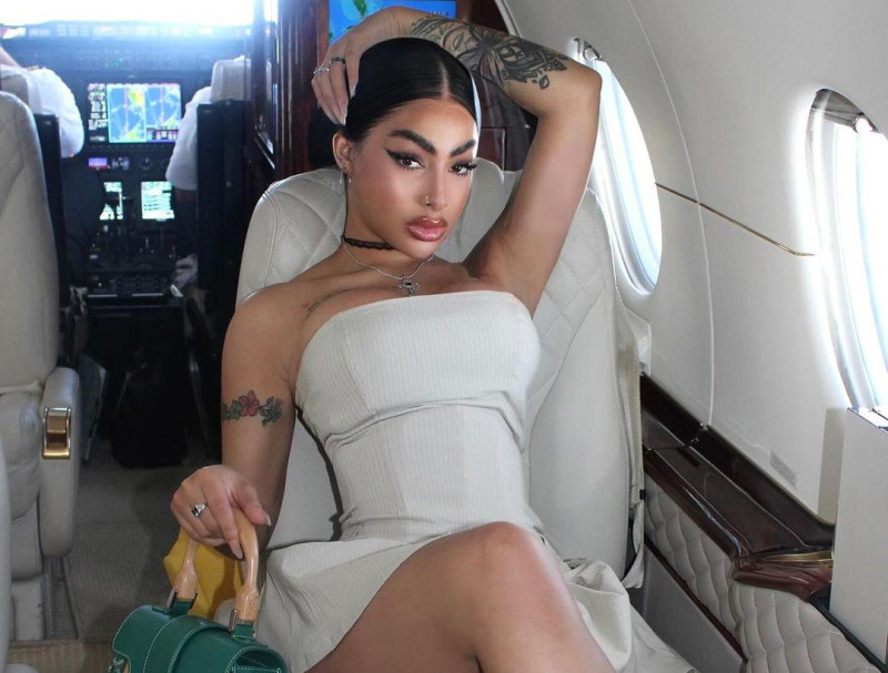 Yailin sufrió accidente automovilístico a bordo de su McLaren azul tras salir de discoteca en Santo Domingo.