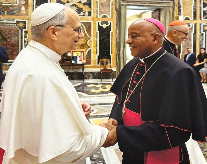 Papa León XIV saluda al nuevo obispo de RD Manuel Ruiz de la Rosa-1