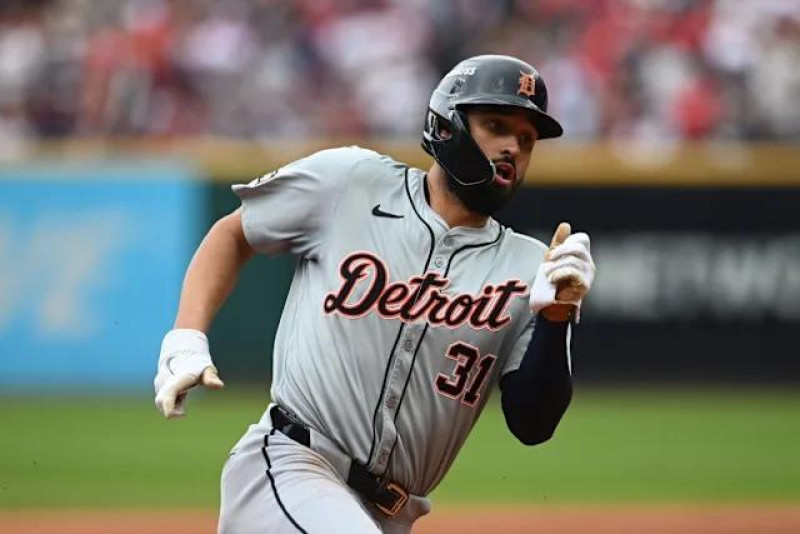 Riley Greene de los Tigres de Detroit anota una carrera.