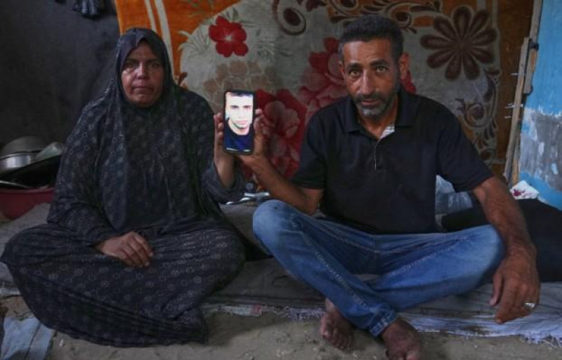 Miles de palestinos en Gaza están buscando a sus familiares desaparecidos, lo que, según el Comité Internacional de la Cruz Roja, es un desafío enorme que podría durar una década.