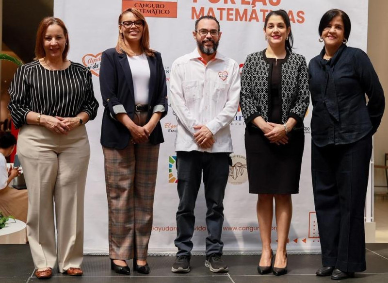 Rosario Vázquez , Asia Fernández ,Horacio de Windt, Noelia Contreras y Martha Núñez.
