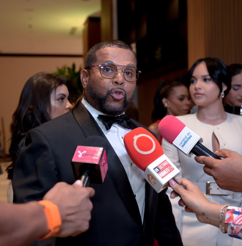 Luis Polonia ofrece declaraciones a la prensa nacional sobre su película biográfica.