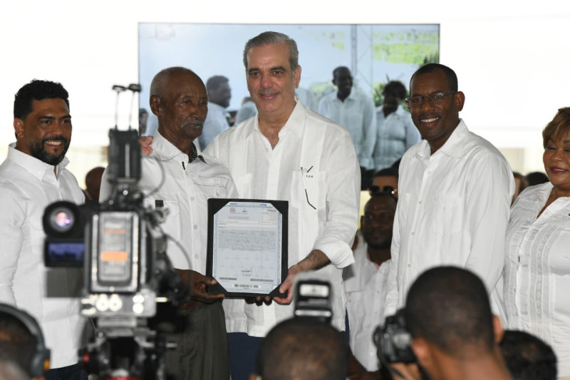 El reclamo sucedió en la entrega de títulos de propiedad a familias del sector.