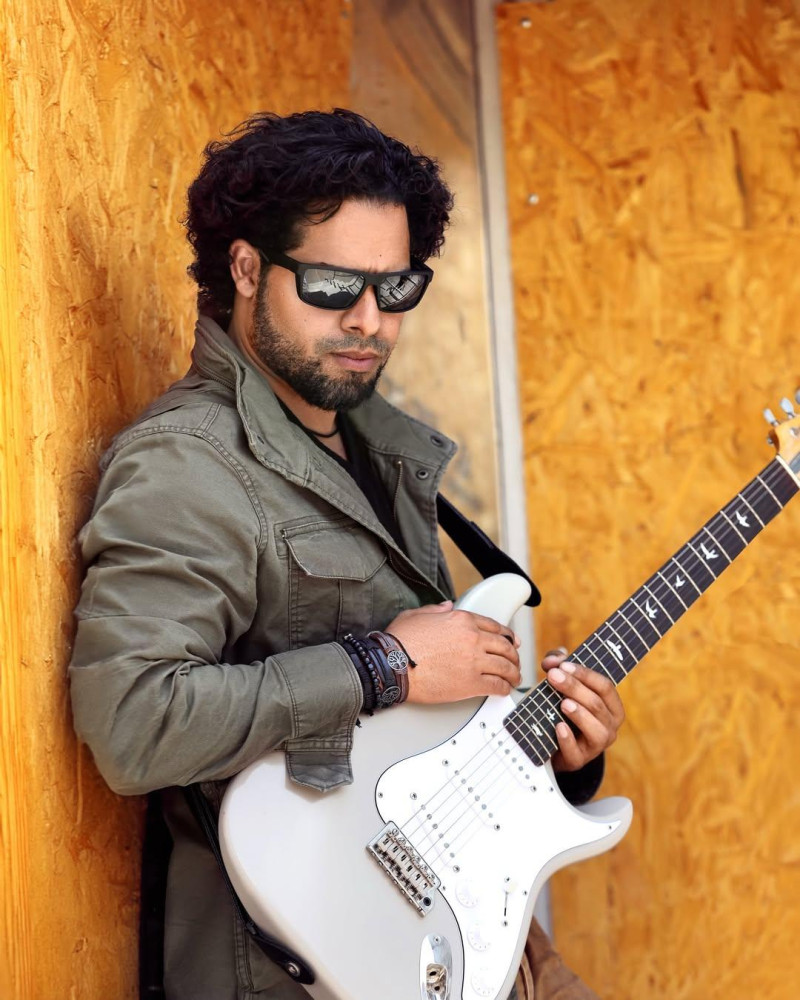 Rioz, artista dominicano residente en Estados Unidos.