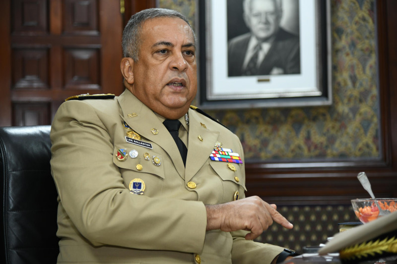 Vicealmirante Lee ballester, director general de Migración.