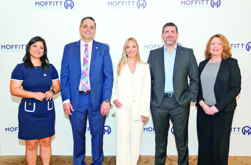 Especialistas durante conferencia sobre el tema "Genética y Prevención del Cáncer en la Mujer".