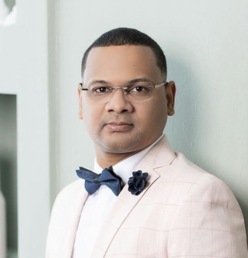 Dr. Eduard García del Orbe.