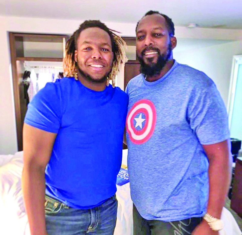 Vladdy Guerrero Jr y Vladimir Guerrero Padre en uno de los tantos momentos en qeu han compartido juntos.
