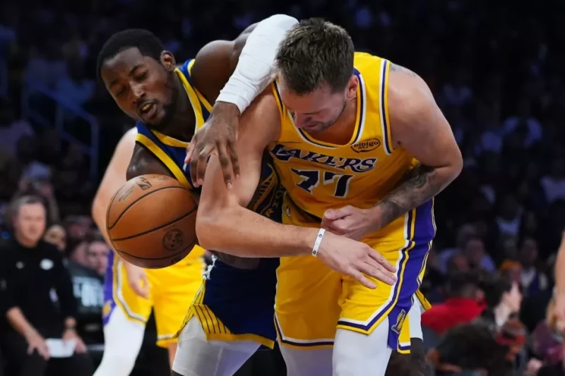 Warriors se imponen a los Lakers a pesar de los 43 puntos de Luka Doncic