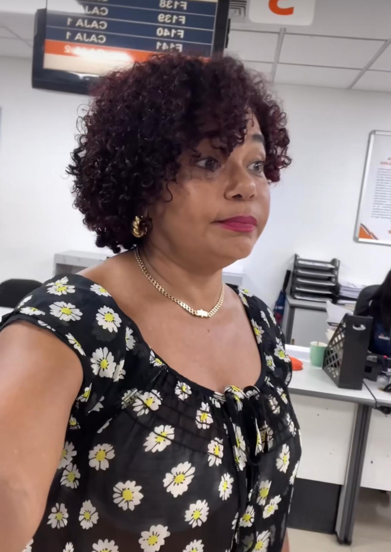 Cheddy García en oficina de Edesur Dominicana.