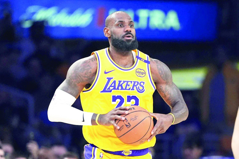 LeBron James es el líder en puntos anotados de por vida y cuatro veces campeón de la NBA.