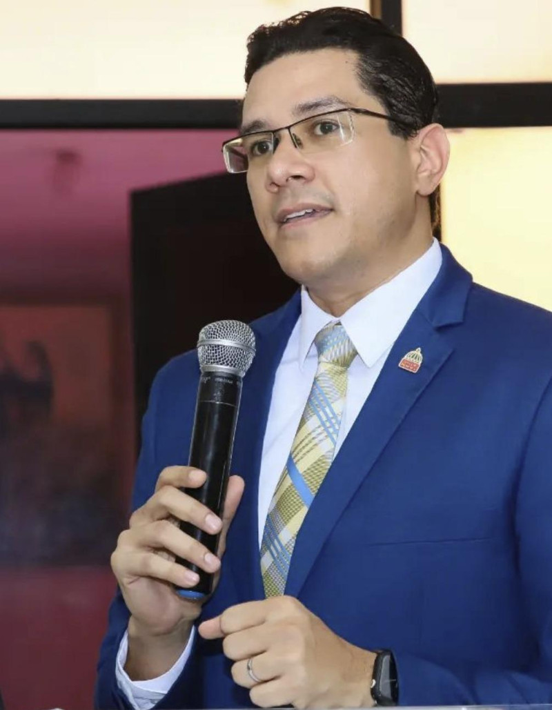 Dr. Eladio Pérez, viceministro de Salud Colectiva.