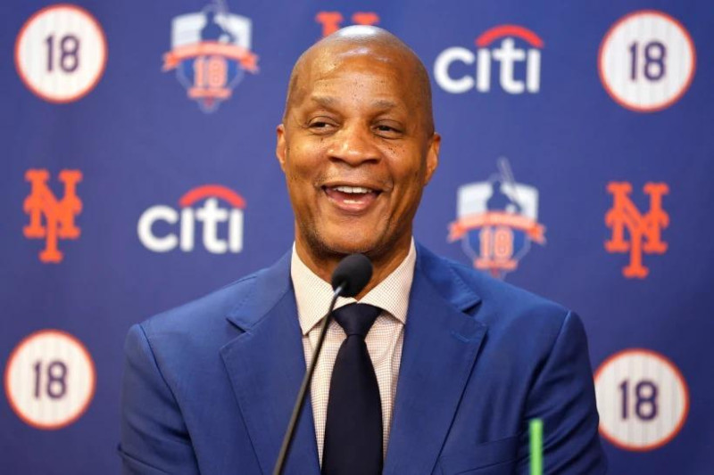 Darryl Strawberry, exjardinero de los Mets de Nueva York, habla antes de la ceremonia de retiro de su número, el 1 de junio de 2024, en Nueva York.