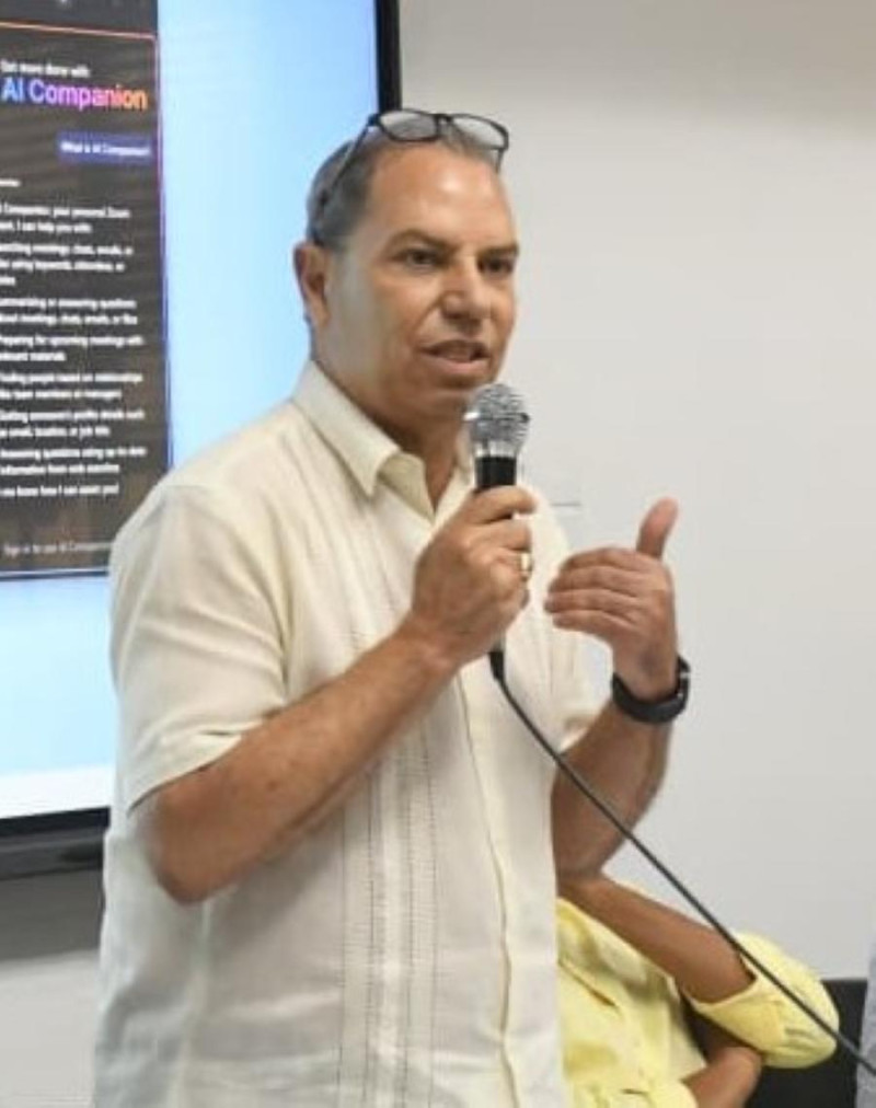 Garibaldy Bautista, presidente de la Federación Dominicana de Softbol.
