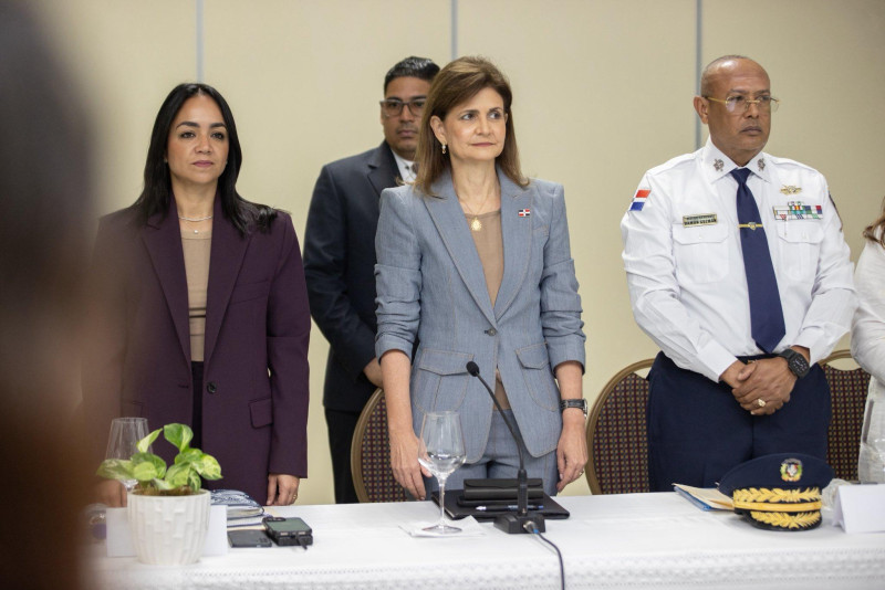 La ministra de Interior y Policía, Faride Raful, la vicepresidenta Raquel Peña y el director de la Policía Nacional, mayor general Ramón Antonio Guzmán Peralta.