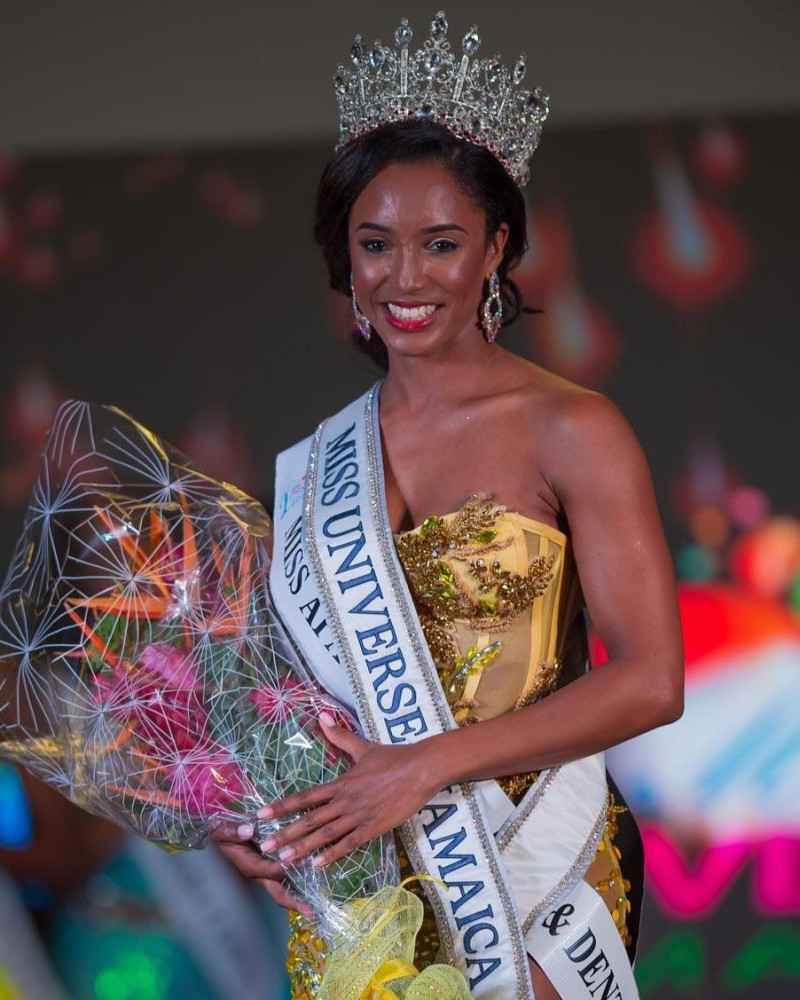 Gabrielle Henry, Miss Jamaica, sufre caída en preliminar.