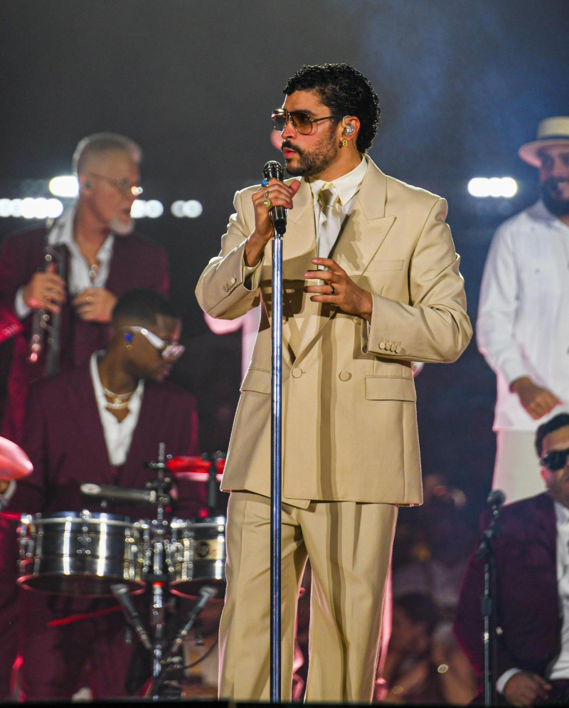 Bad Bunny durante su concierto en el Estadio Olímpico Félix Sánchez en el inicio de su gira “Debí tirar más fotos”