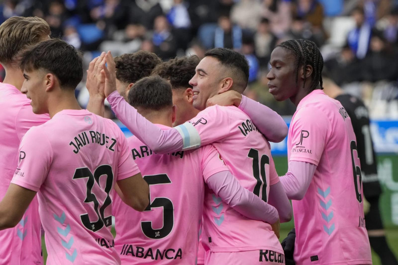Jugadores del Celta de Vigo celebran luego de la victoria sobre el Alavés.