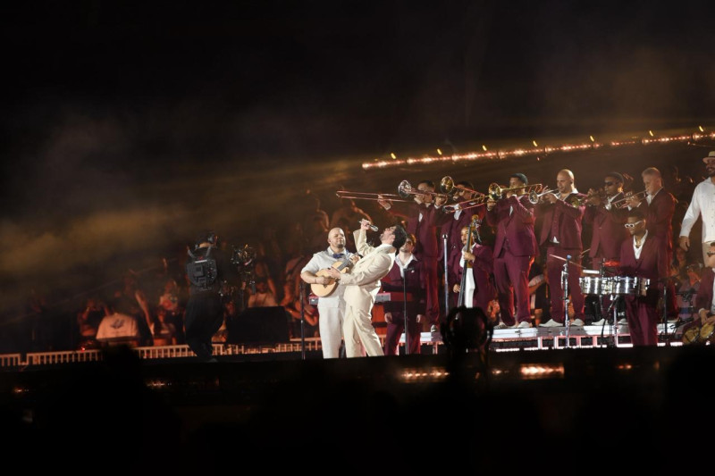 El artista boricua Bad Bunny en su primer concierto en Santo Domingo, en el arranque de su gira "Debí tirar más fotos"
