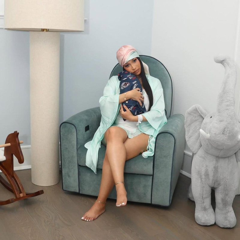 Cardi B tras dar a luz a su cuarto bebé.
