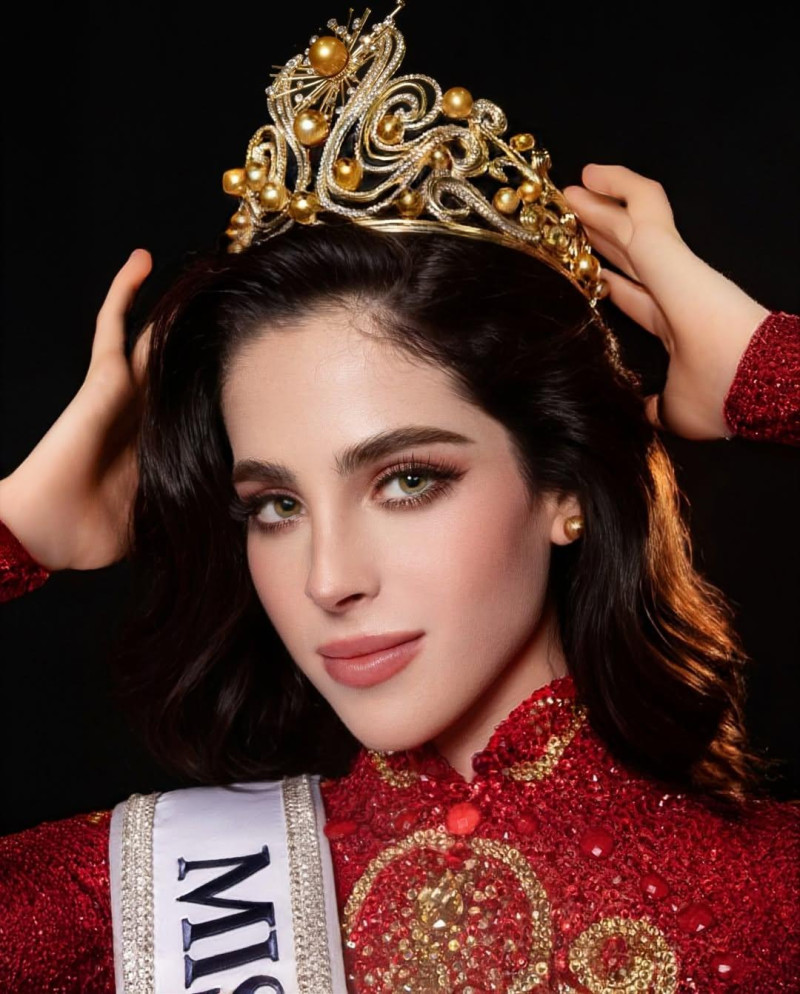 La mexicana Fátima Bosch se coronó como la nueva Miss Universo.