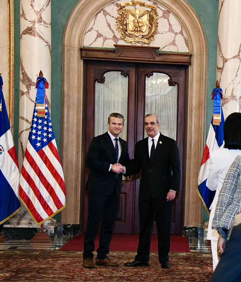 El secretario de Defensa de los Estados Unidos, Pete Hegseth, y el presidente dominicano Luis Abinader