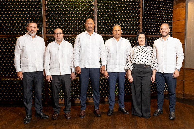 Darío Muñoz, Gustavo Domingo, Luis José Santana, Aramis Mella, Marlenny Contreras y Ramón Guzmán.