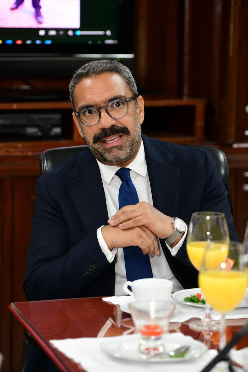 Nelson Jiménez, director-gerente de la Sociedad de Gestión Colectiva de Productores de Audiovisuales (Sogespa), durante el encuentro-desayuno en Listín Diario.