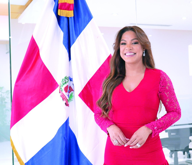 La comunicadora Paloma Almonte durante su visita a Listín Diario.