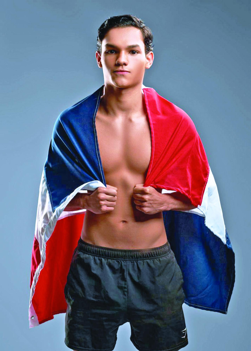 Sebastián Mencía hará su debut profesional el próximo sábado en la cartelera de despedida de año de la empresa.