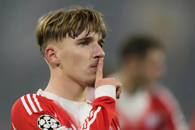 Lennart Karl celebra tras anotar el segundo gol del Bayern Múnich en la victoria 3-1 ante Sporting Lisboa en la Liga de Campeones, el 9 de diciembre de 2025.