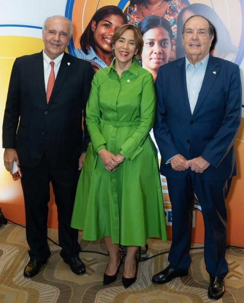 Ricardo Canalda, Mercedes Canalda de Beras-Goico y José Antonio Colomer.