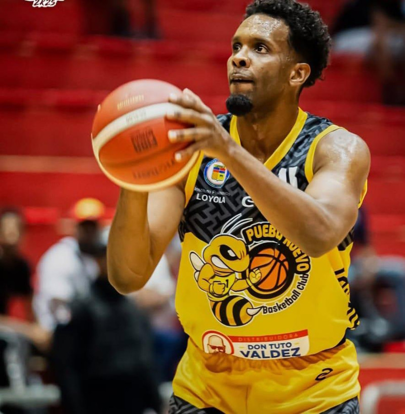 Gerardo Suero anotó 38 unidades en el triunfo de Pueblo Nuevo en el torneo superior de San Cristóbal.