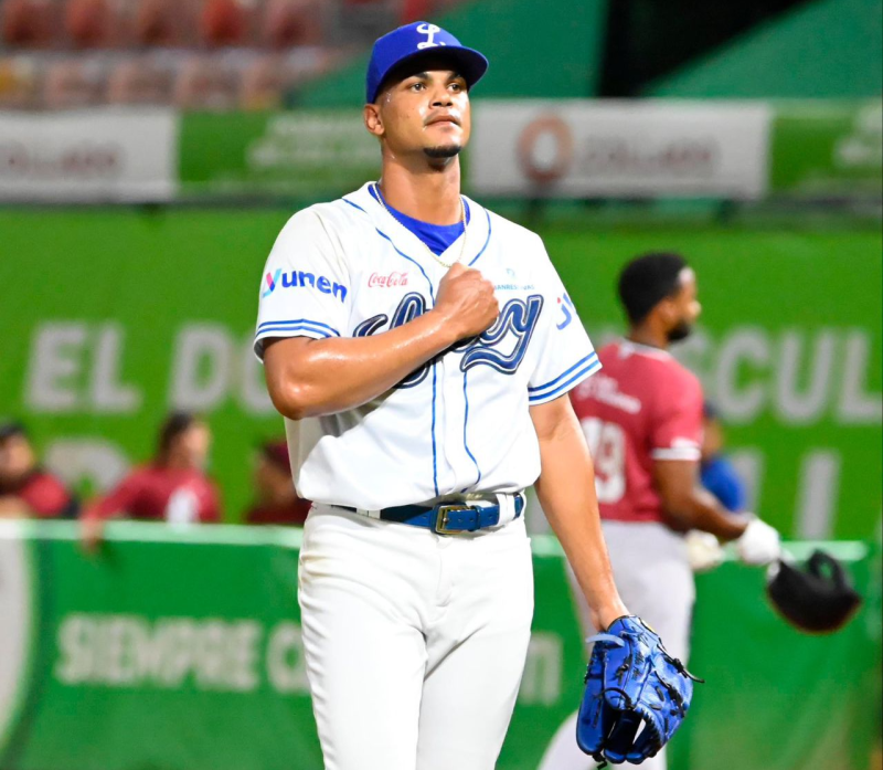 Albert Abreu, lanzador de los Tigres del Licey, lanzó seis entradas en blanco.