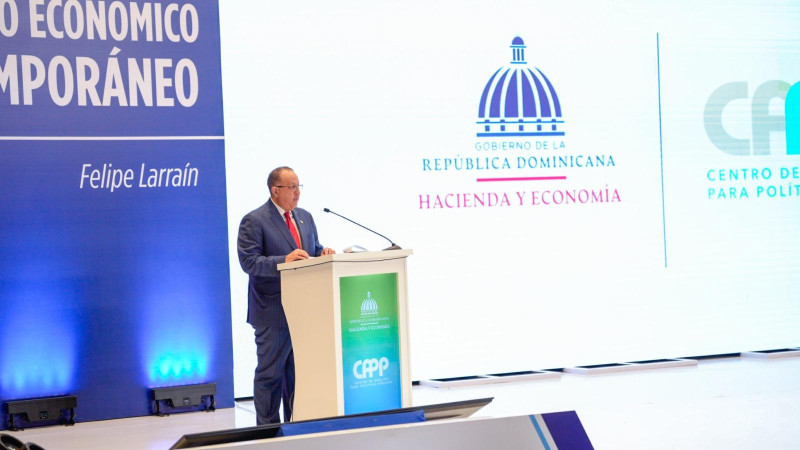 El ministro de Hacienda y Economía, Magín Díaz, en una actividad en el Banco Central.