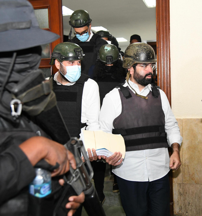 Imputados en caso Senasa salen tras la finalización de la audiencia de conocimiento de medida de coerción en su contra