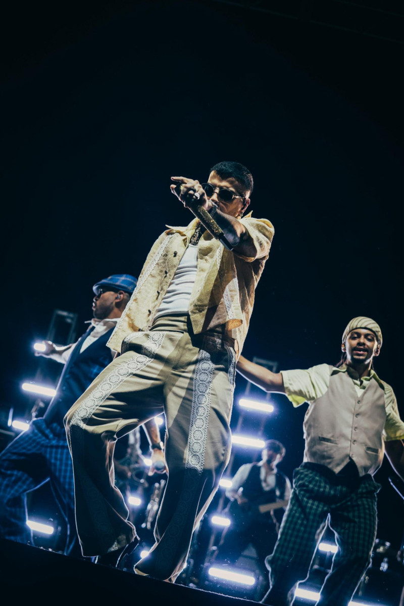 Rauw Alejandro durante su concierto gratuito en el Malecón de Santo Domingo.