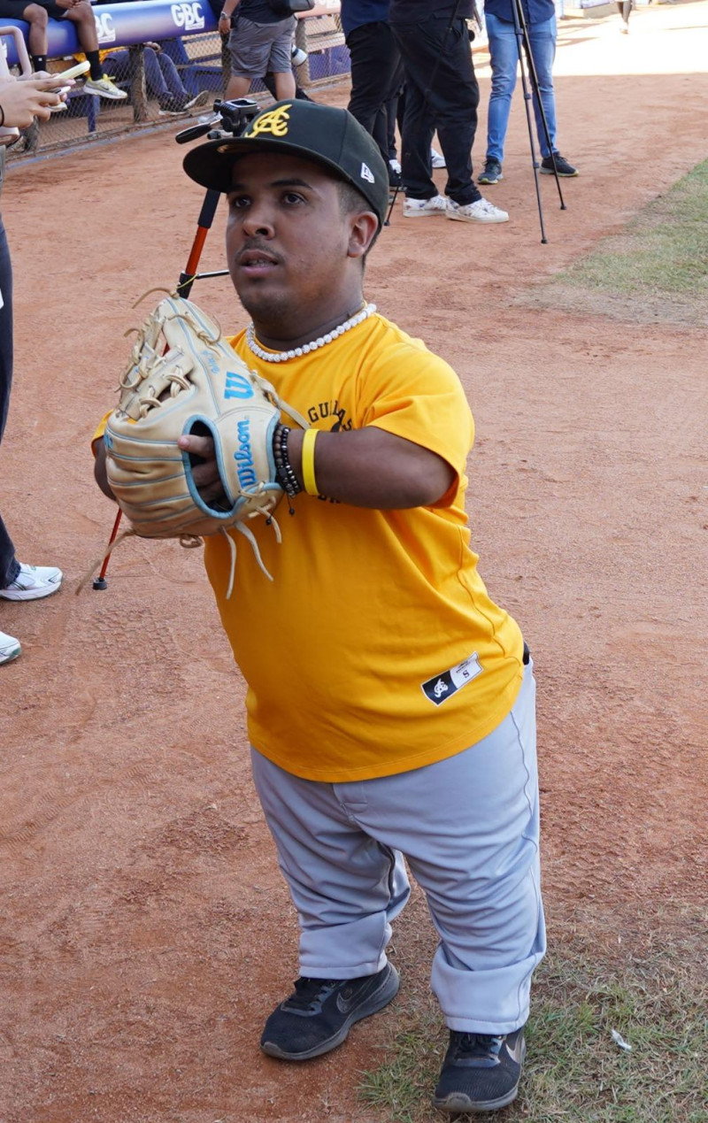 Leo Velasco, "bat boy" de las Águilas Cibaeñas.