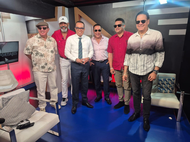 Integrantes del Conjunto Quisqueya que fueron entrevistados por Héctor Herrera Cabral en el programa "D´Agenda", que cada domingo se difunde por Telesistema
canal 11.