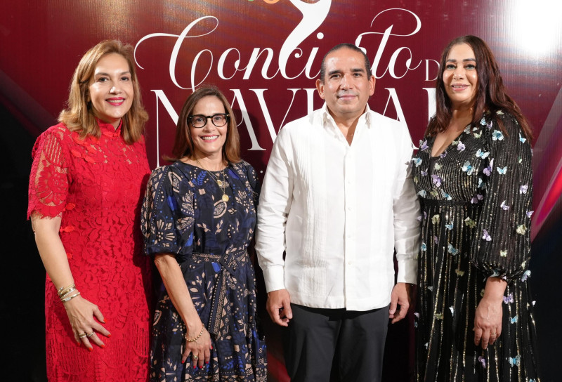 Carmen Pozo Perelló, Margarita de Mondersert, Manuel Pozo Perelló y Julia Castillo.