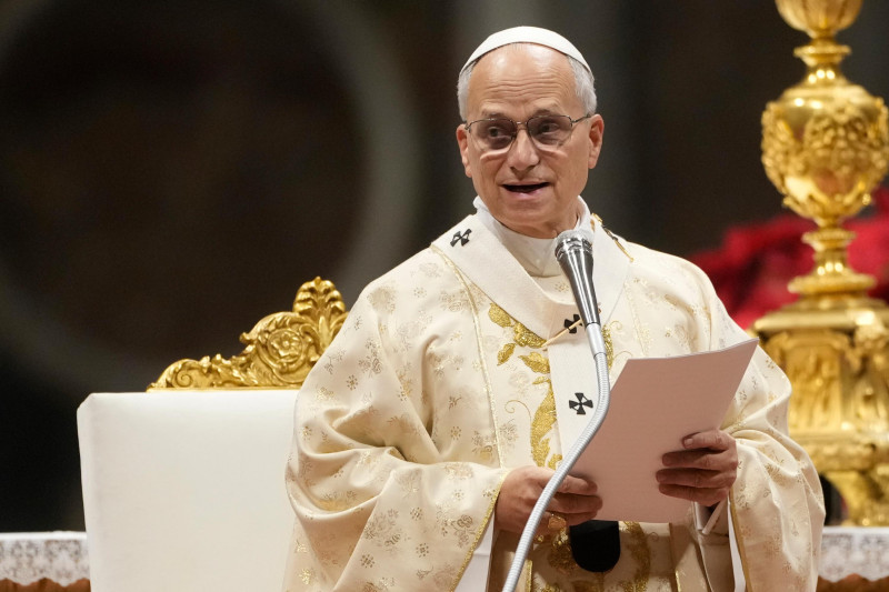 El papa León XIV preside una misa de Navidad en la basílica de San Pedro en el Vaticano, el 25 de diciembre de 2025