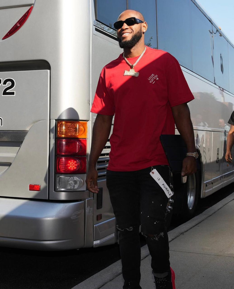 Bryan De la Cruz camina por las calles de Miami.