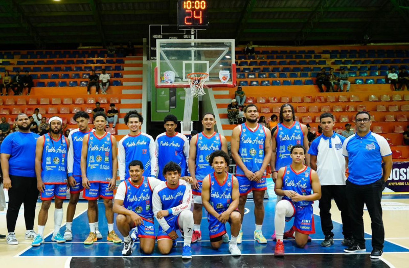 Integrantes del equipo de los Guerreros de Pueblo Arriba del TBS de Santiago Rodríguez.