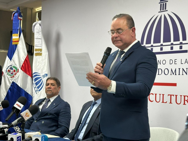 Francisco Oliveiro es juramentado como nuevo ministro de agricultura.