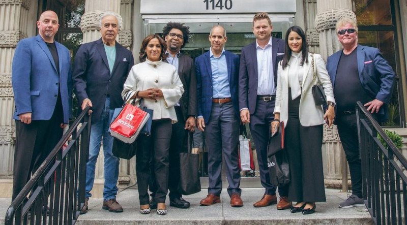 Felix Garcia,Edwin de los Santos junto a ejecutivos del Berklee College o Music.