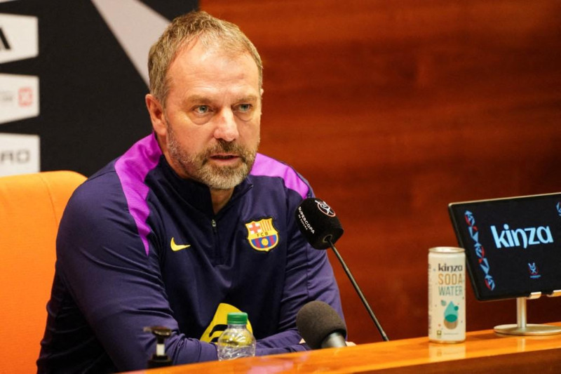 El entrenador del Barcelona, ​​Hansi Flick, en la conferencia de prensa en Yeddah, Arabia Saudita, antes de la final de la Supercopa de España que se jugará contra el Real Madrid.